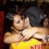 O ator foi clicado aos beijos com Yanna Lavigne, a Tamar de 'Salve Jorge' em um camarote da Sapucaí no Carnaval