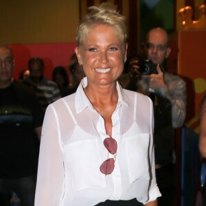 Xuxa é uma das maiores inspirações para quem deseja um corte pixie e loiro