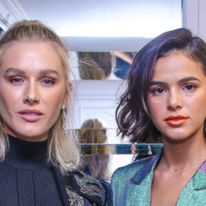Bruna Marquezine posou com Fiorella Mattheis em evento da Bô.Bô
