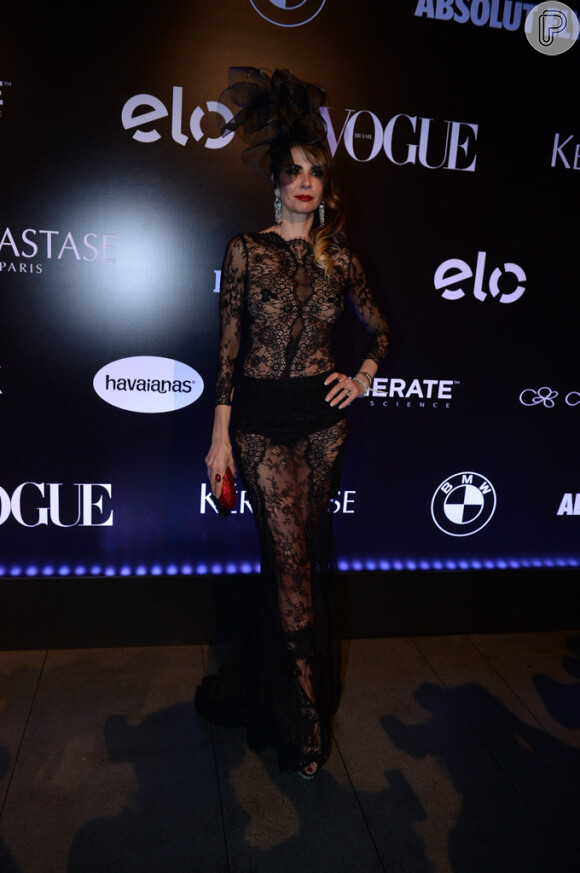 Luciana Gimenez apostou na transparência para o Baile da Vogue de 2015. O vestido foi feito por Lethicia Bronstein e apesar de todo trabalhado na renda, contava com um forro para evitar incidentes.