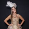 Atração principal do Baile da Vogue de 2015, Ivete Sangalo estava a verdadeira rainha. O vestido da cantora foi criado por Sandro Barros e custava a bagatela de R$46 mil. Dourada, a peça tinha R$ 1,6 mil em cristais, 100 m de tule, 50 m de organza e 4 kg de vidrilhos.