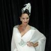 Luiza Brunet e sua elegência num vestido branco para curtir o Baile de gala da Vogue em 2013