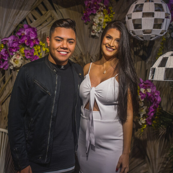 Nasceu o primeiro filho de Felipe Araújo com a psicóloga Caroline Marchezi