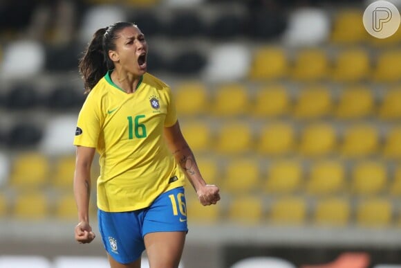 Bia Zaneratto, atacante da Seleção Brasileira, mostra ser engraçada e divertida.