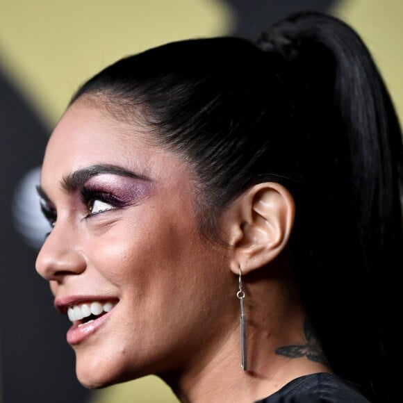 Recentemente, Vanessa Hudgens apostou em sombra roxa, uma das cores que pode deixar a make de Carnaval mais divertida