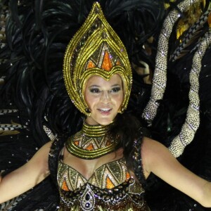 Bruna Marquezine desfilou, no Carnaval de 2012, pela Grande Rio na Sapucaí