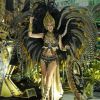 Bruna Marquezine desfilou usando uma fantasia dourada e preto pela Grande Rio no Carnaval 2012