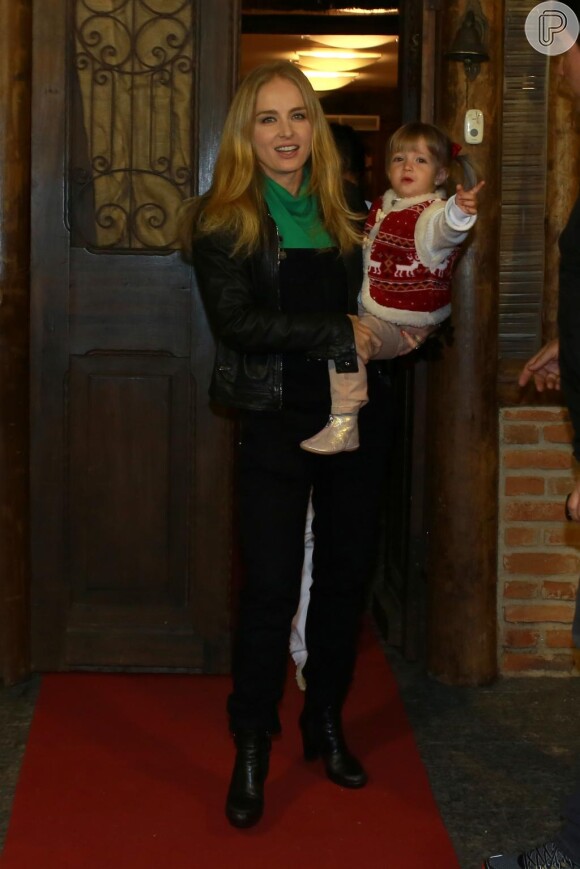 Apresentadora Angélica com a filha, Eva, de 2 anos, fruto do casamento com Luciano Huck