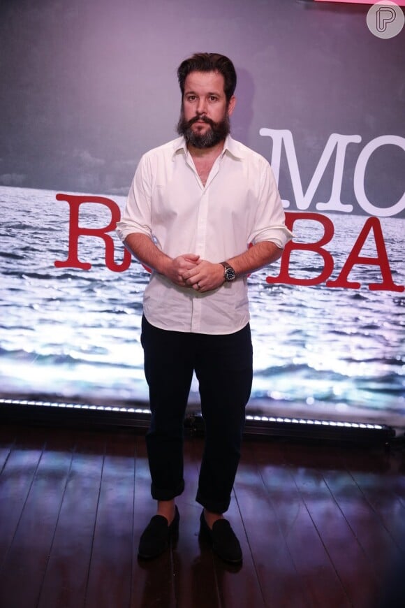 Murilo Benício exibe visual com barba cheia