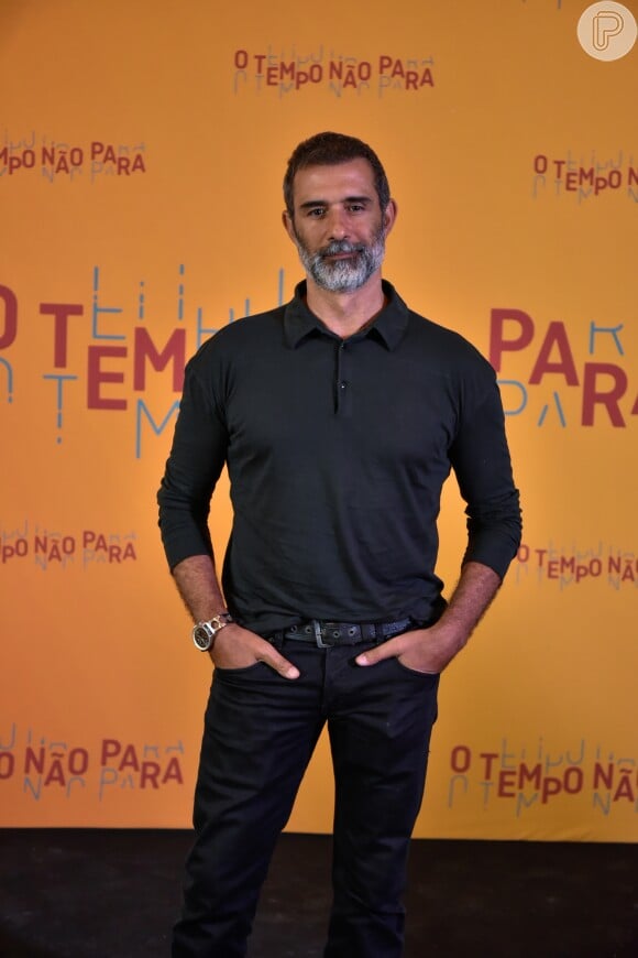 Marcos Pasquim deixou a barba grisalha em evidência para viver Mariano em 'O Tempo Não Para', trama das 19h da TV Globo, de 2018 à 2019