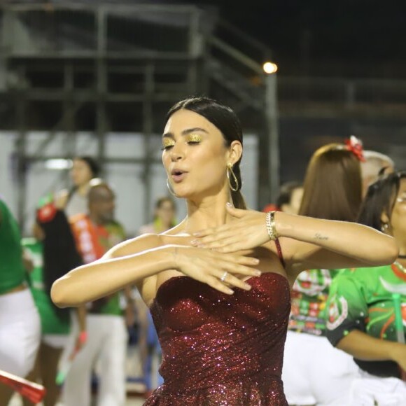 Thaila Ayala chegou a tomar injeção no último carnaval para desfilar na Grande Rio