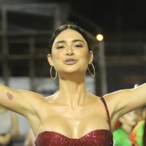 Thaila Ayala foi diagnosticada com hérnia de disco no último carnaval