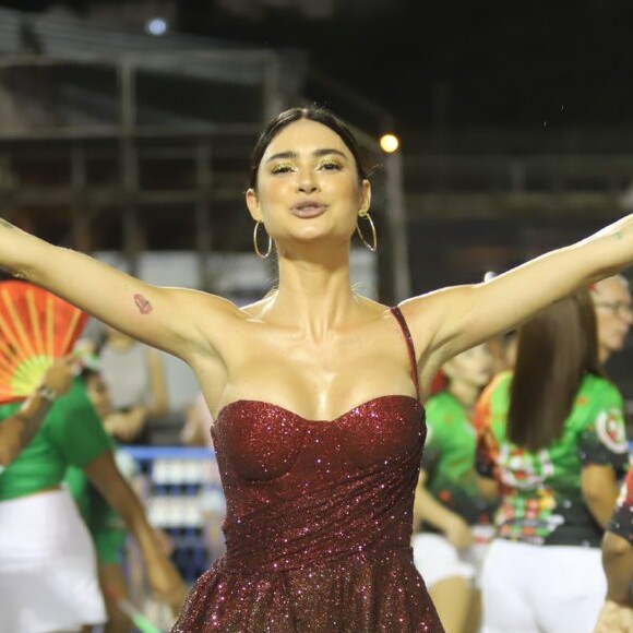 Thaila Ayala foi diagnosticada com hérnia de disco no último carnaval