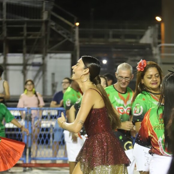 Thaila Ayala não pôde malhar por conta de operação: 'Ensaio vai ser a minha preparação para o desfile'