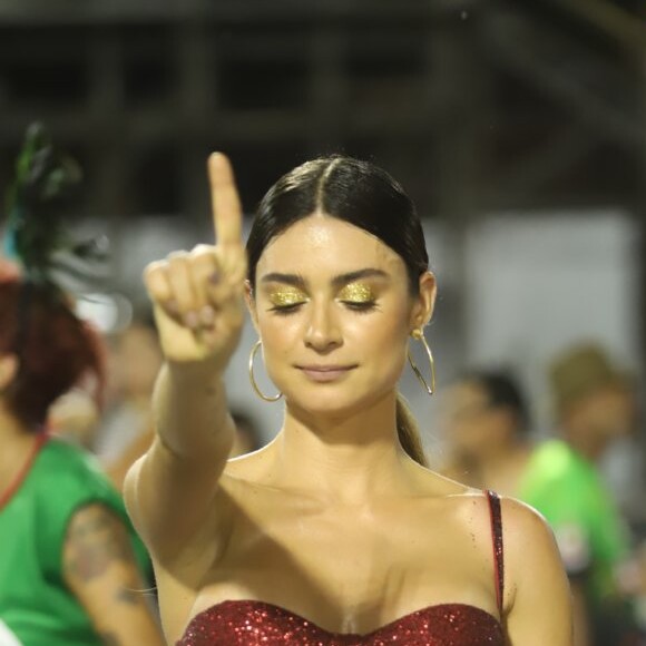 Thaila Ayala foi ao ensaio da Grande Rio neste sábado, 16 de fevereiro de 2019