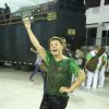 David Brazil todo trabalhado no brilho em ensaio de carnaval da escola de samba Grande Rio.