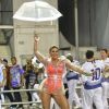 Com um look neon e inspirando no filme "Dançando na chuva", Lívia Andrade arrasou em ensaio de carnaval da Império de Casa Verde.