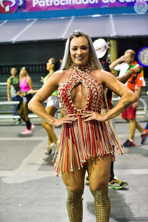 Juju Salimeni em ensaio de carnaval da X9-Paulistana.