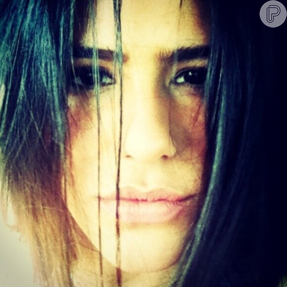 Antonia Morais publica foto com cara sexy em seu Instagram, em 15 de fevereiro de 2013