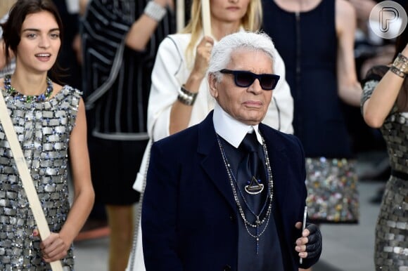 Estilistas, famosos e amigos se despendem de Karl Lagerfeld no Instagram