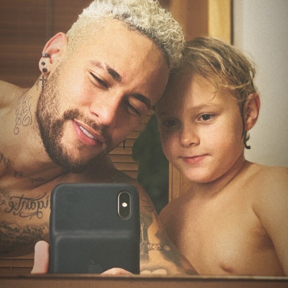 Neymar tem noite de diversão com o filho, Davi Lucca