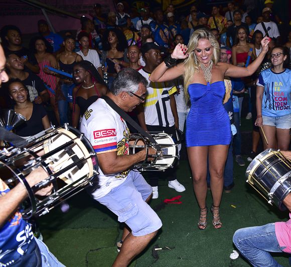 Ellen Rocche vai comandar a bateria da Rosas de Ouro na madrugada de domingo, 3 de março de 2019