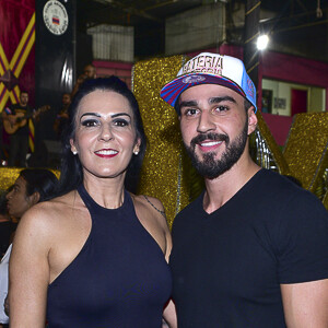 Ellen Rocche é noiva do nutricionista Rogério Oliveira, que foi ao ensaio também com a mãe