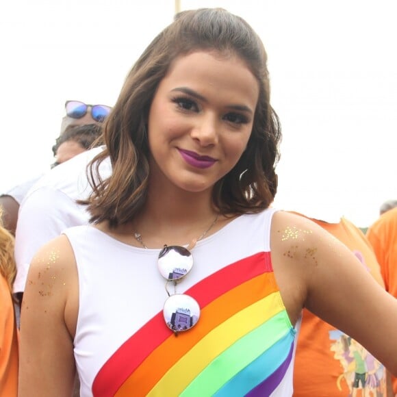 Carnaval sem Marquezine? Atriz sinaliza na web cancelamento de agenda na folia