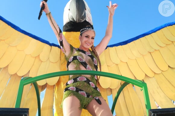 Claudia Leitte apostou em uma fantasia de cobra no segundo dia de carnaval em Salvador, nesta sexta-feira, 1º de março de 2019