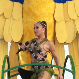 Claudia Leitte comandou o Bloco Blow Out, no circuito Dodô (Barra-Ondina), em Salvador, nesta sexta-feira de carnaval