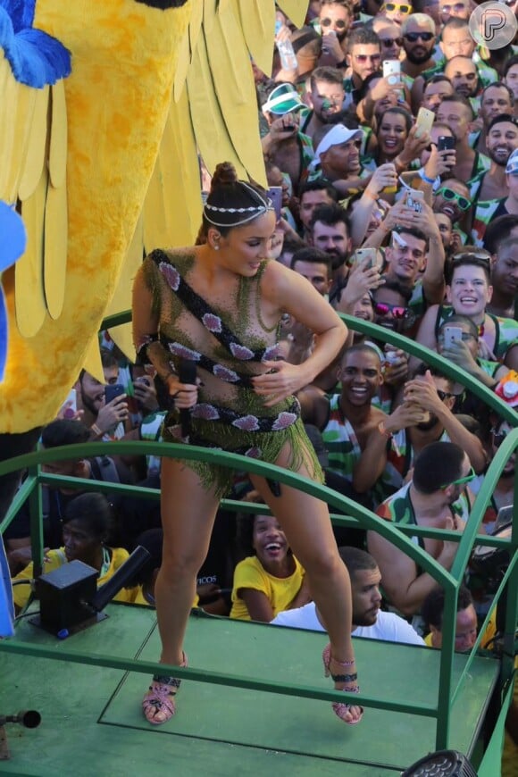Claudia Leitte se fantasiou de cobra para o segundo dia de carnaval em Salvador, nesta sexta-feira, 1º de março de 2019