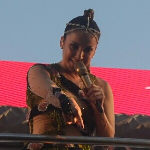 Claudia Leitte comandou multidão em bloco de carnaval em Salvador