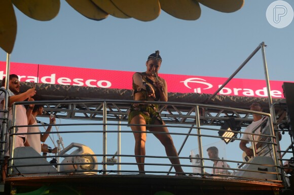 Claudia Leitte comandou multidão em bloco de carnaval em Salvador