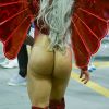 Rainha de bateria da X-9 Paulistana, Juju Salimeni desfila só de tapa-sexo pelo Sambódromo do Anhembi, em São Paulo, na madrugada deste sábado, 2 de março de 2019