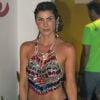 Julia Faria usou top em pedrarias e shortinho para curtir Carnaval em Salvador