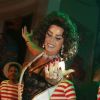 Deborah Secco arrasou no samba no baile do Copacabana Palace