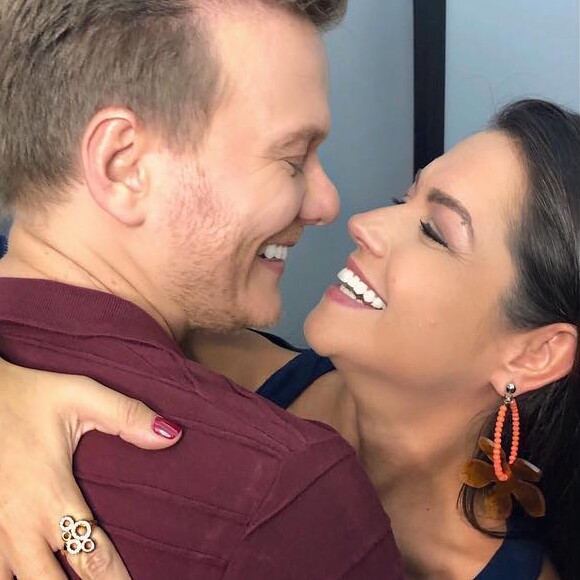 Thais Fersoza recria foto de quando conheceu Michel Teló no Carnaval há sete anos e posta registro nesse domingo, dia 03 de março de 2019