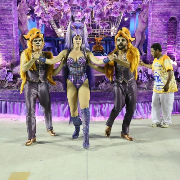 Claudia Raia representou sedução e poder em desfile da Beija-Flor