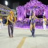 Claudia Raia dançou com o marido, Jarbas Homem de Melo, em desfile da Beija-Flor