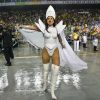 Lívia Andrade desfilou pela Império de Casa Verde e apostou em body branco com cava generosa para o Carnaval 2019. 