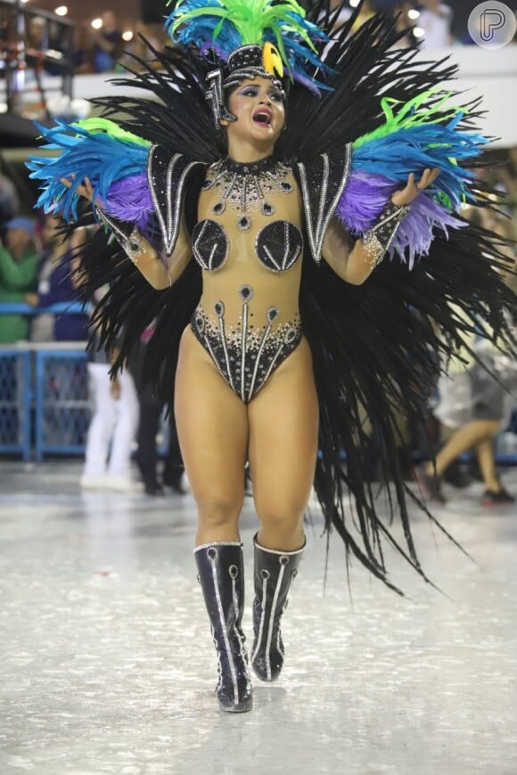 Mileide Mihaile evidenciou quilos a menos, perdidos com jejum intermitente, durante o desfile da Grande Rio, no Carnaval 2019.