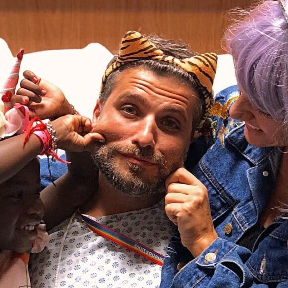 Títi, filha de Bruno Gagliasso, visitou o pai em hospital acompanhada da mãe, Giovanna Ewbank