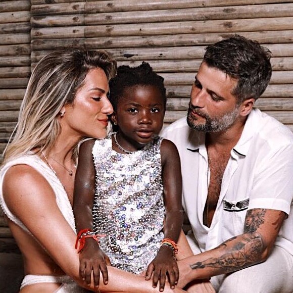 Títi é filha de Bruno Gagliasso e Giovanna Ewbank