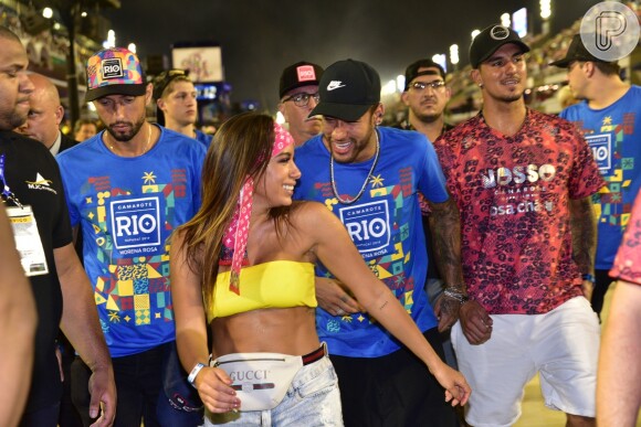 Anitta e Neymar estavam acompanhados de Gabriel Medina e David Brazil.