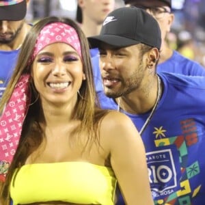 Anitta e Neymar chegaram juntos a camarote na Sapucaí na segunda-feira (04)