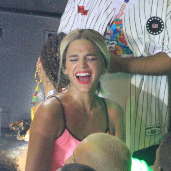 Bruna Marquezine 'se jogou' no Camarote 2222