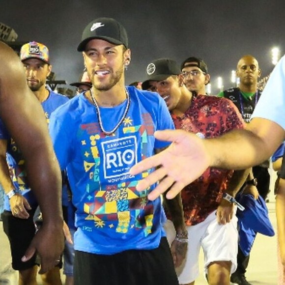 'No máximo, o que pode ter rolado é uma troca de olhares. Mas só isso', garantiu Letícia Almeida ao Purepeople sobre o rápido encontro de Bruna Marquezine e Neymar