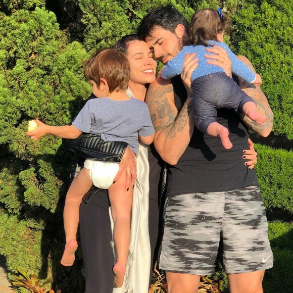 Adriana Sant'Anna e Rodrigão são pais de um casal, Rodrigo, 2 anos, e Linda, 11 meses
