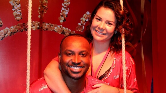 Fernanda Souza afasta rumor de gravidez em festa de Thiaguinho: 'Caipirinha'