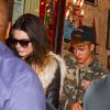 Justin Bieber leva Kendall Jenner a restaurante, em Paris, na França, nesta terça-feira, 30 de setembro de 2014